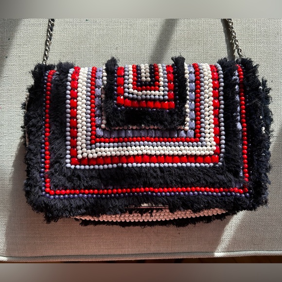 Elegant and unique cross body Zara bag. Beaded in three colors l. - Picture 2 of 4